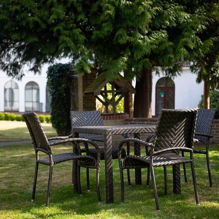 Copthorne Effingham Gatwick Hotel Exterior photo