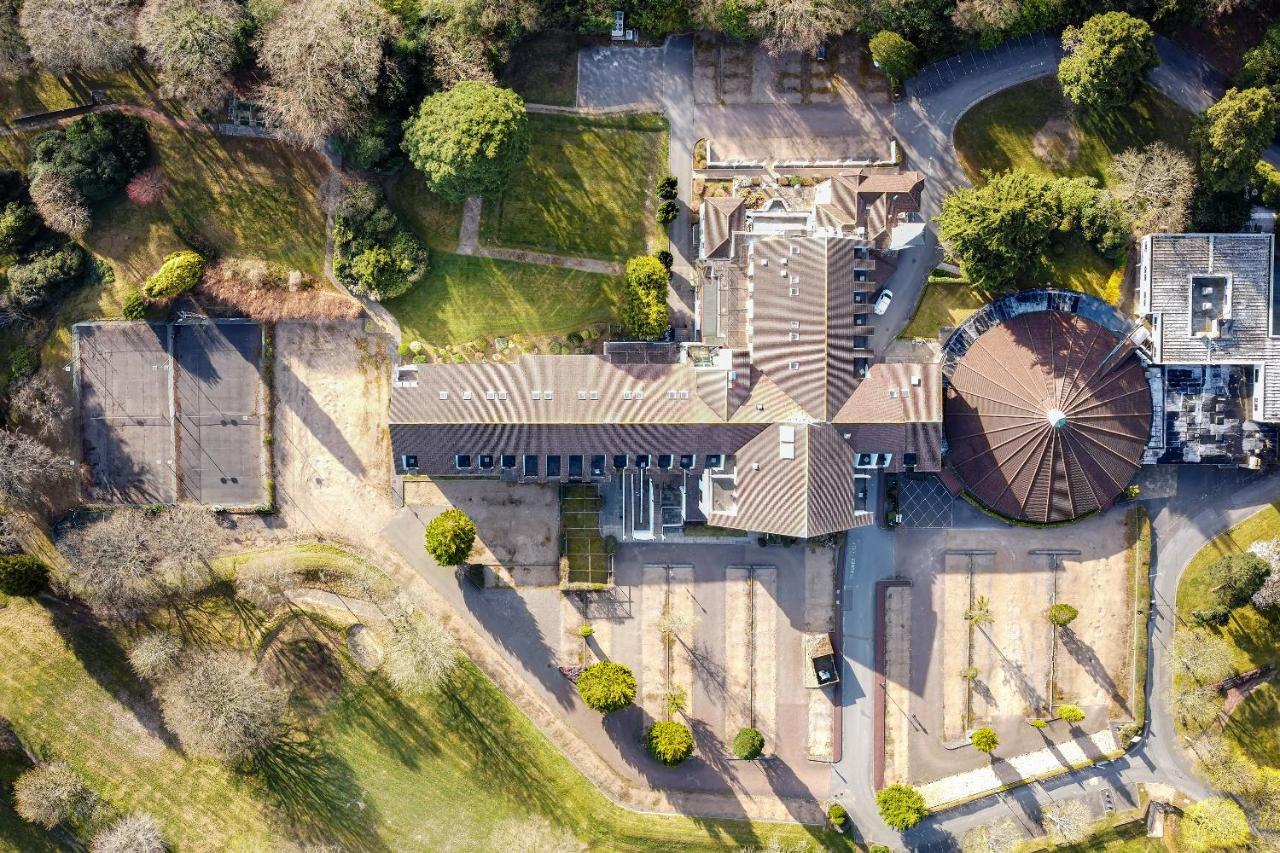 Copthorne Effingham Gatwick Hotel Exterior photo
