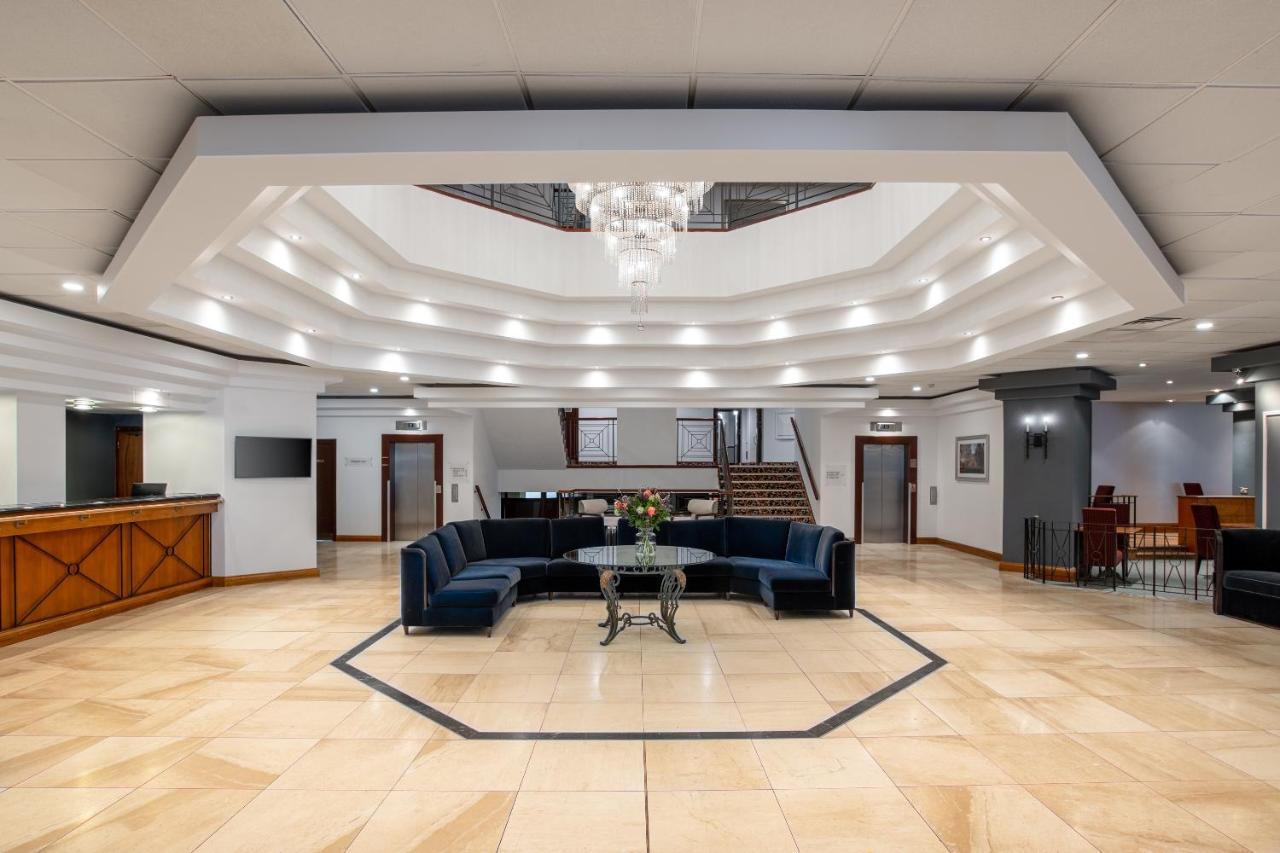 Copthorne Effingham Gatwick Hotel Exterior photo