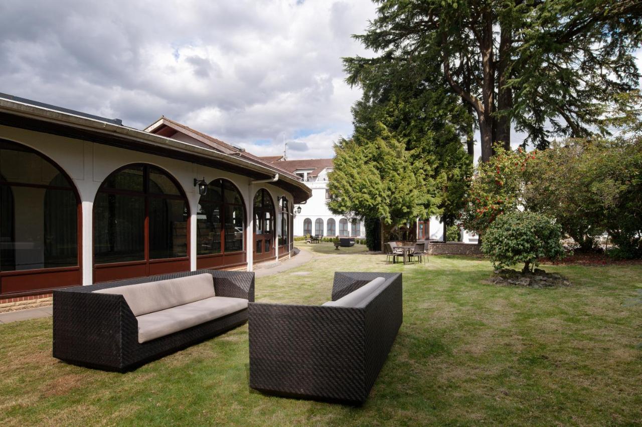 Copthorne Effingham Gatwick Hotel Exterior photo