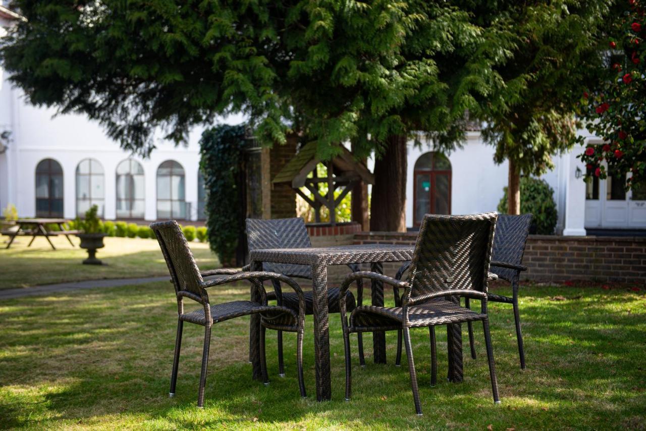 Copthorne Effingham Gatwick Hotel Exterior photo