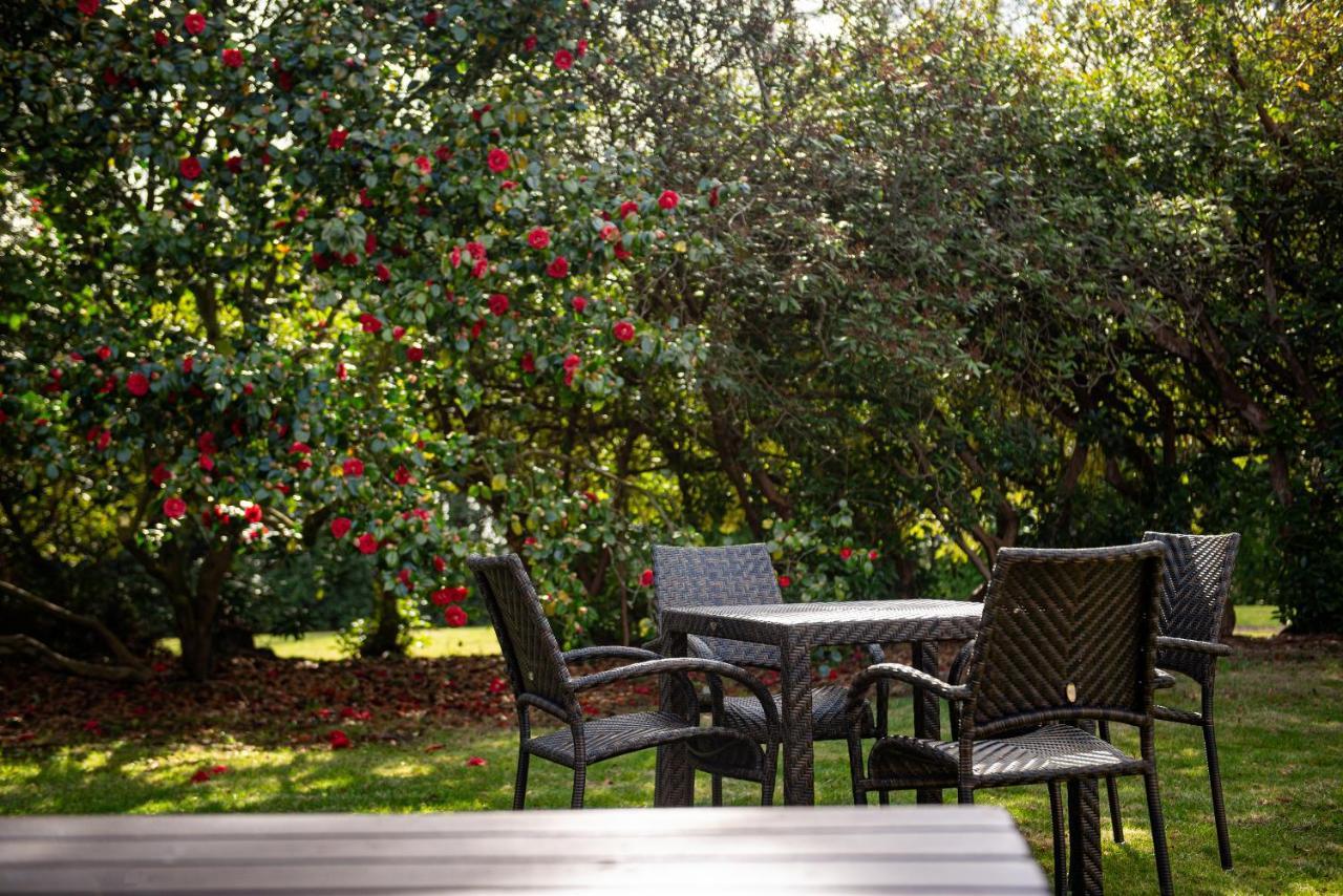 Copthorne Effingham Gatwick Hotel Exterior photo