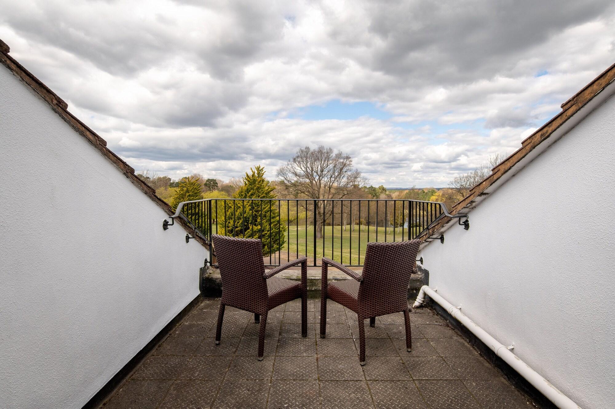 Copthorne Effingham Gatwick Hotel Exterior photo