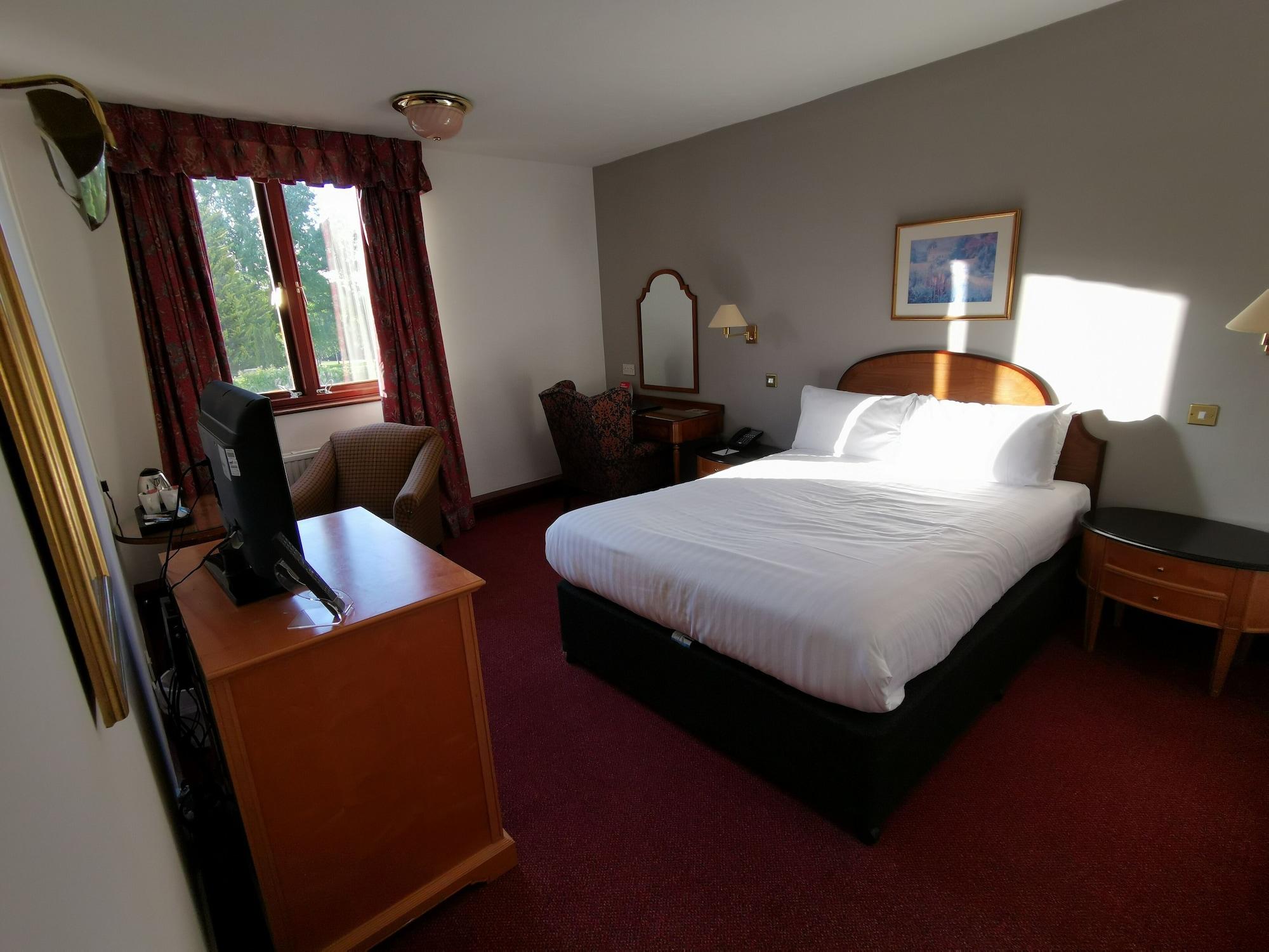 Copthorne Effingham Gatwick Hotel Exterior photo