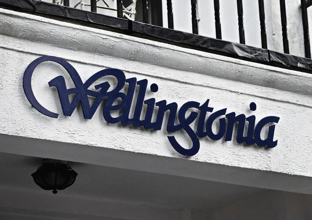 Copthorne Effingham Gatwick Hotel Exterior photo