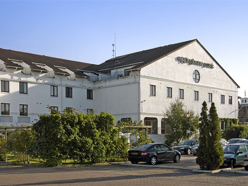Copthorne Effingham Gatwick Hotel Exterior photo