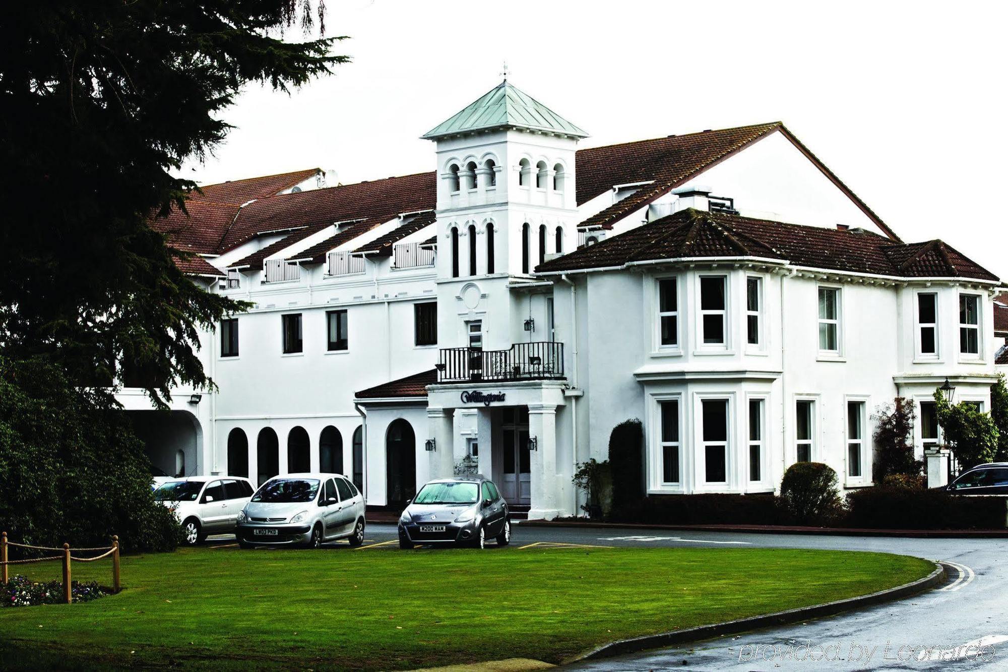 Copthorne Effingham Gatwick Hotel Exterior photo
