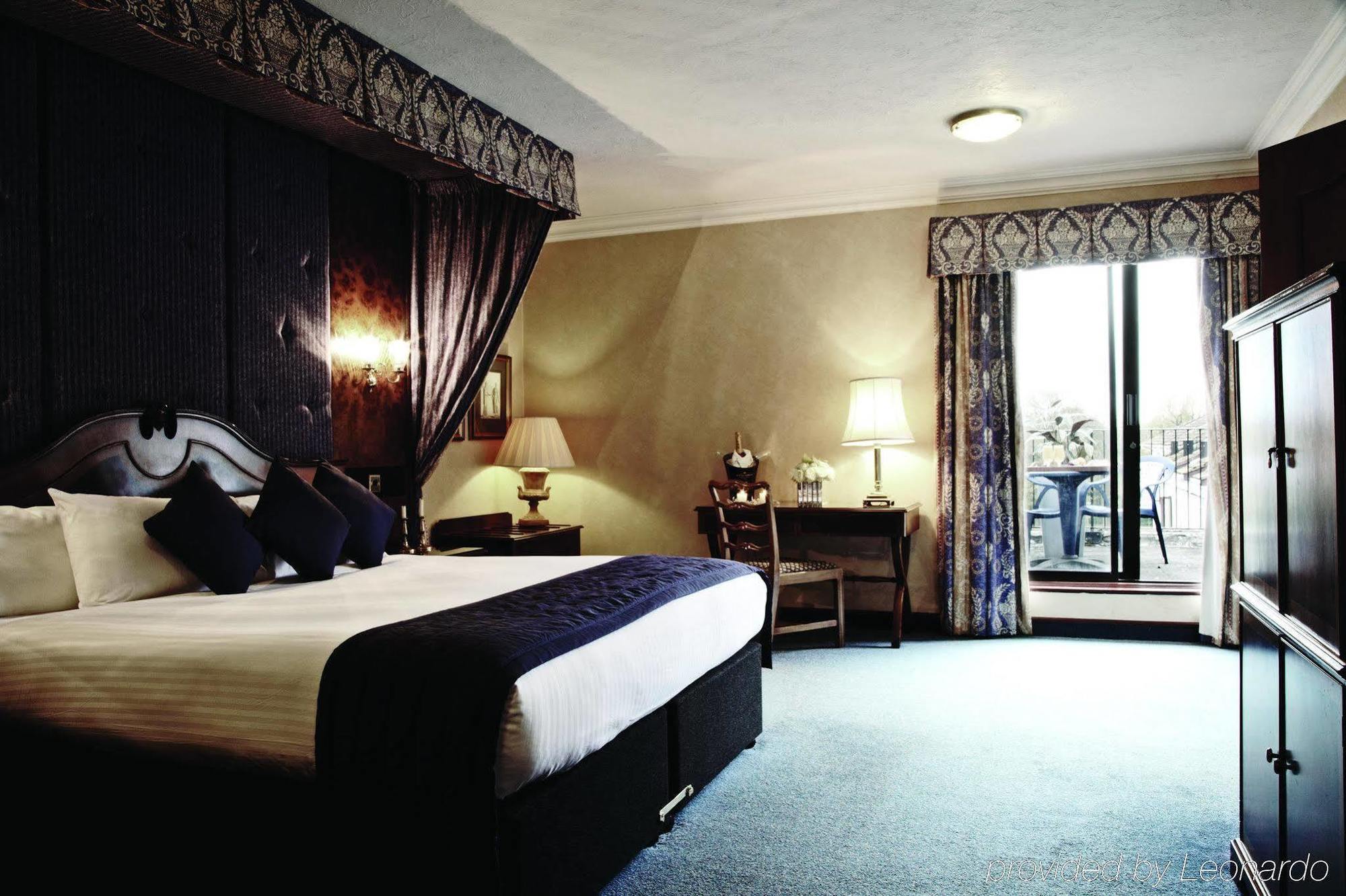 Copthorne Effingham Gatwick Hotel Room photo