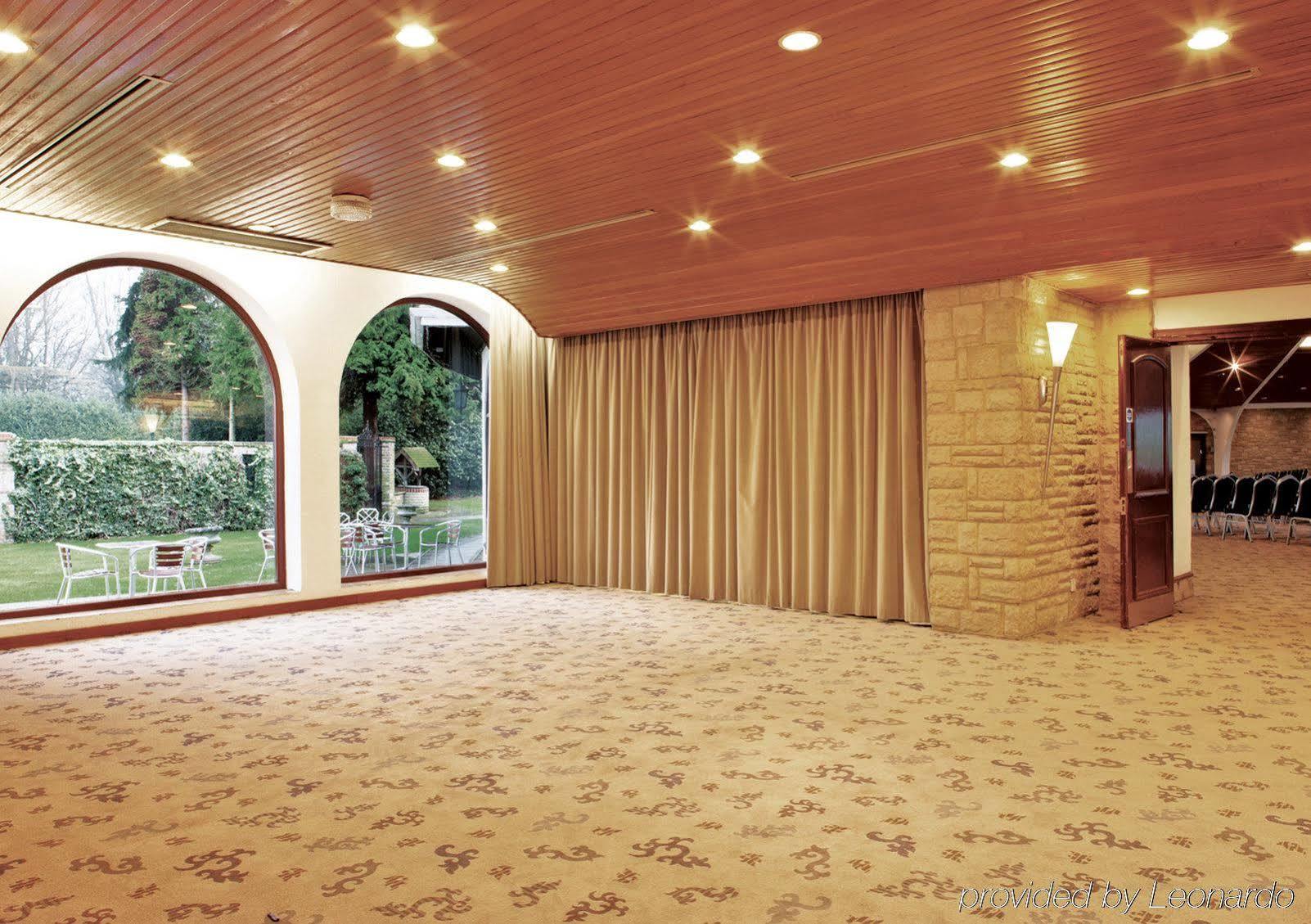 Copthorne Effingham Gatwick Hotel Facilities photo