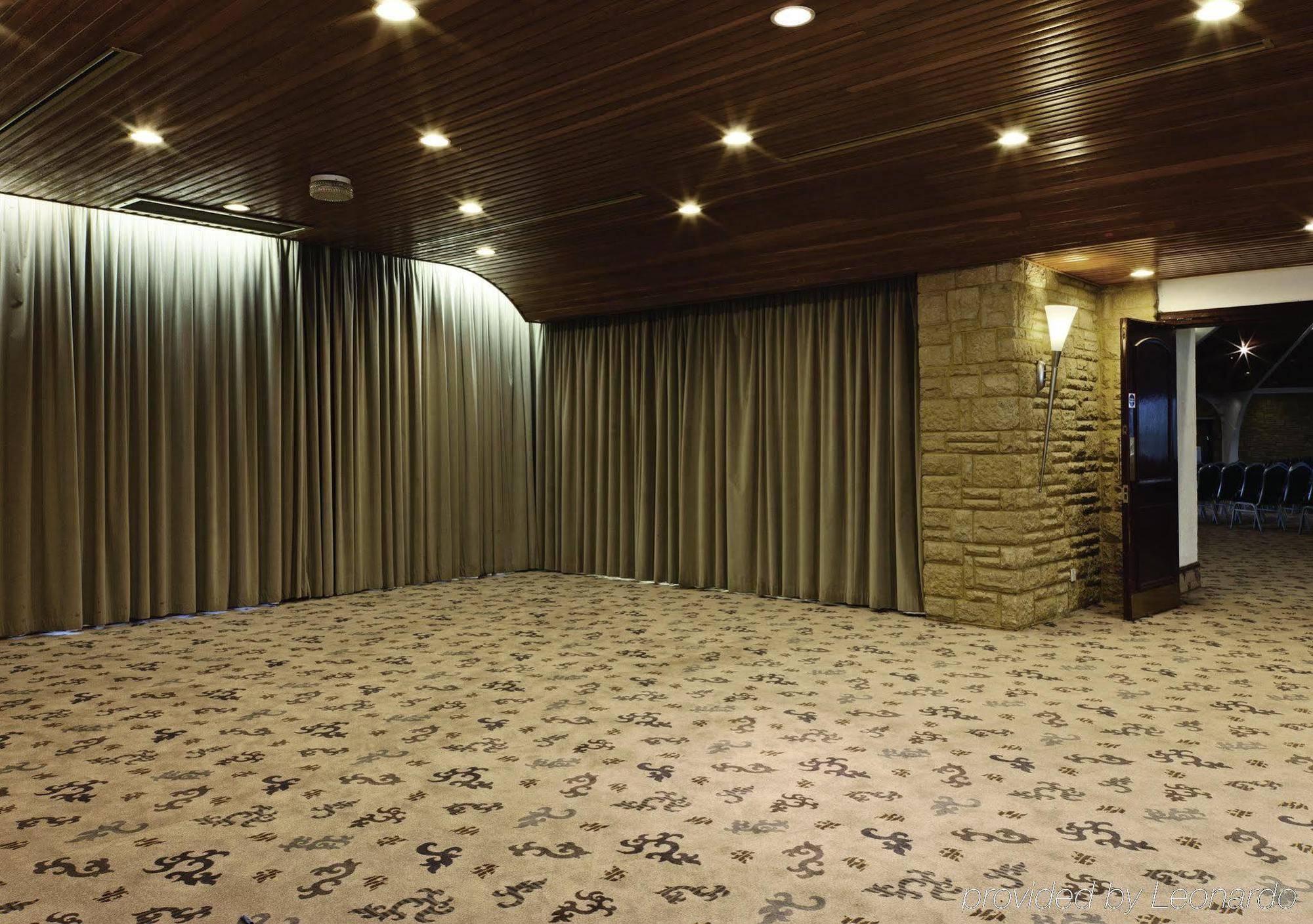 Copthorne Effingham Gatwick Hotel Interior photo