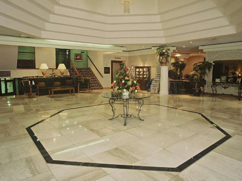 Copthorne Effingham Gatwick Hotel Exterior photo