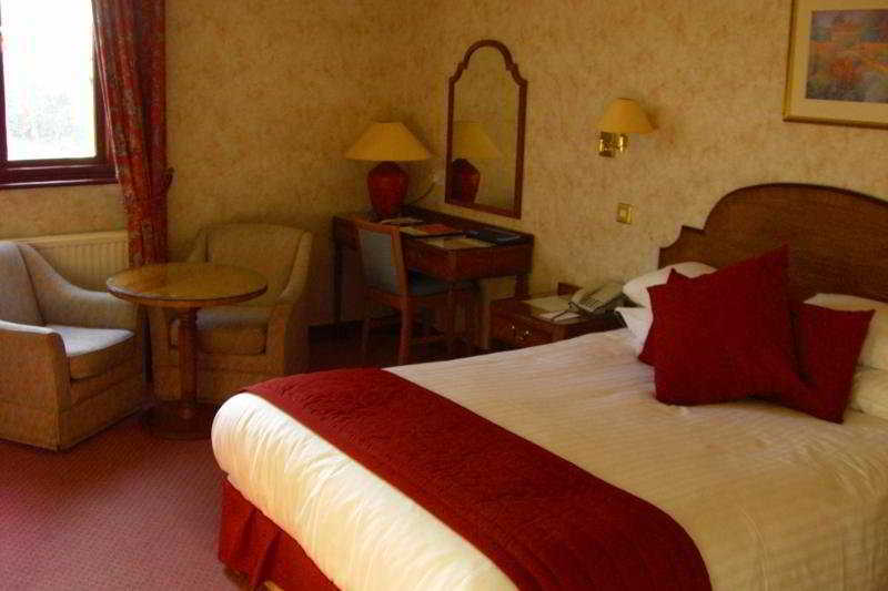 Copthorne Effingham Gatwick Hotel Room photo